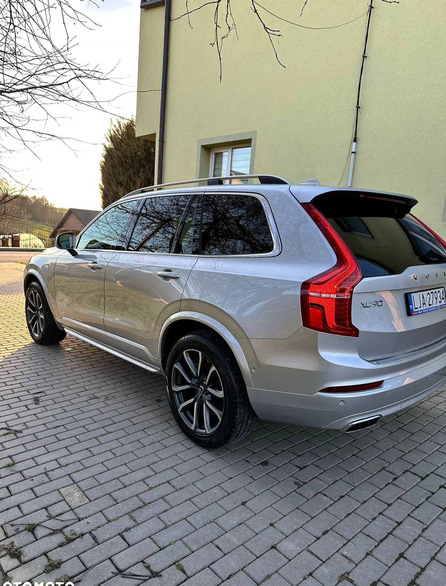 Volvo XC 90 cena 141500 przebieg: 80000, rok produkcji 2018 z Radlin małe 379